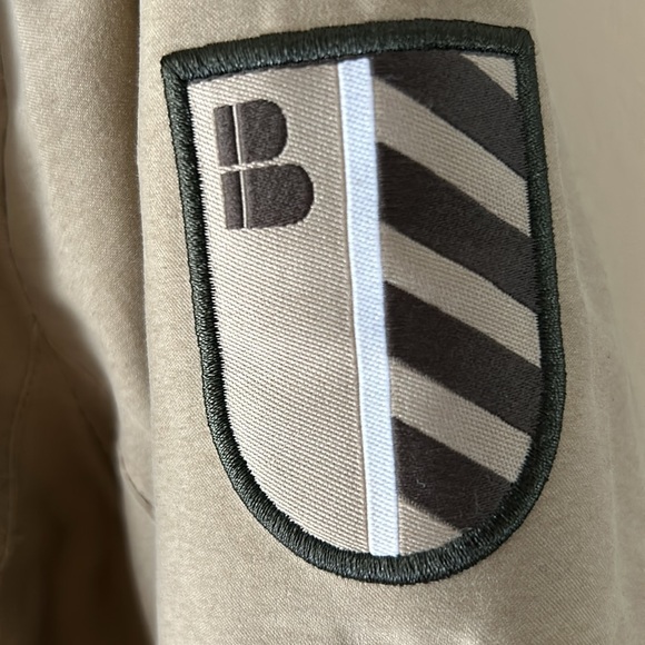 Women’s Burton ski/snowboarding jacket. Lined, khaki, - Picture 2 of 7